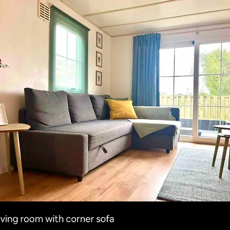 別荘 Cozy Wellness Cabin With Home Cinema And Private Jacuzzi ,Sauna And Garden Between Amsterdam Haarlem And Schiphol Airport Vijfhuizen