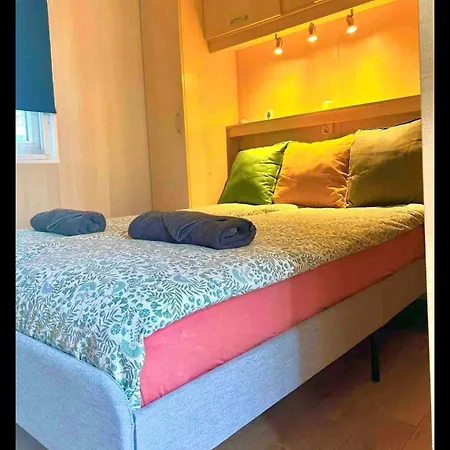 Cozy Wellness Cabin With Home Cinema And Private Jacuzzi ,Sauna And Garden Between Amsterdam Haarlem And Schiphol Airport 度假居 *