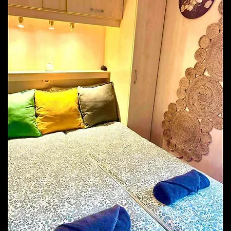 Cozy Wellness Cabin With Home Cinema And Private Jacuzzi ,Sauna And Garden Between Amsterdam Haarlem And Schiphol Airport * Vijfhuizen