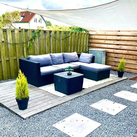 Cozy Wellness Cabin With Home Cinema And Private Jacuzzi ,Sauna And Garden Between Amsterdam Haarlem And Schiphol Airport * Vijfhuizen