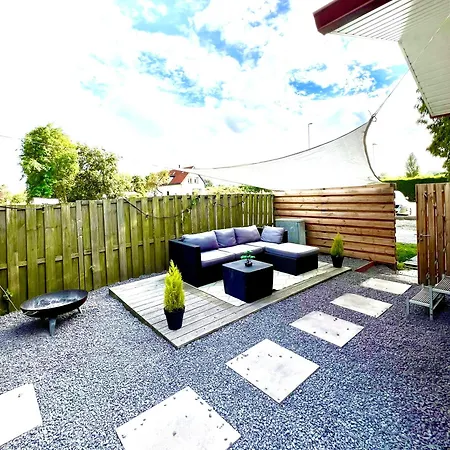 Cozy Wellness Cabin With Home Cinema And Private Jacuzzi ,Sauna And Garden Between Amsterdam Haarlem And Schiphol Airport * Vijfhuizen