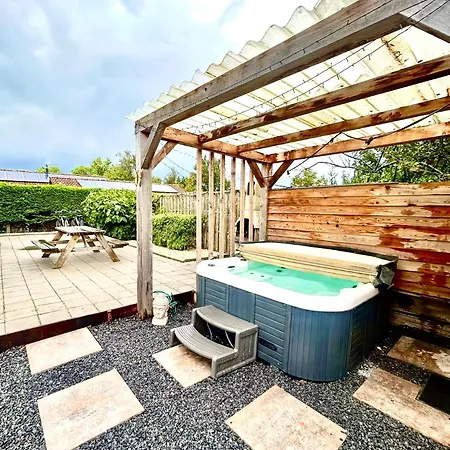 Cozy Wellness Cabin With Home Cinema And Private Jacuzzi ,Sauna And Garden Between Amsterdam Haarlem And Schiphol Airport * Vijfhuizen