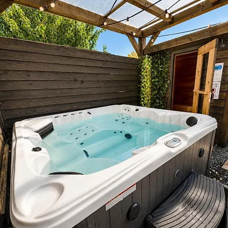 Cozy Wellness With Cinema And Private Jacuzzi ,sauna And Garden Between Amsterdam Haarlem And Schiphol Airport 펜션 *