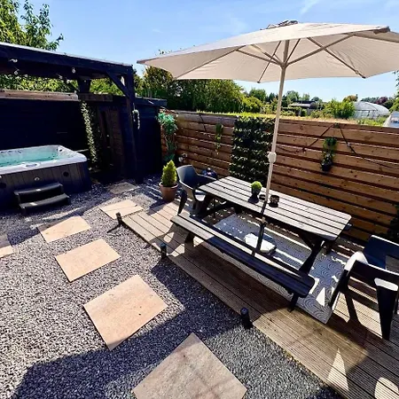 Cozy Wellness Cabin With Home Cinema And Private Jacuzzi ,Sauna And Garden Between Amsterdam Haarlem And Schiphol Airport *