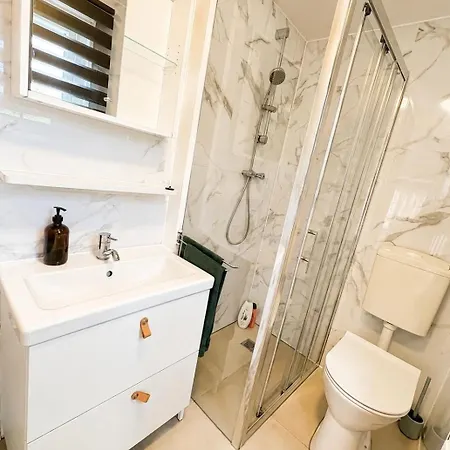 Cozy Wellness Cabin With Home Cinema And Private Jacuzzi ,Sauna And Garden Between Amsterdam Haarlem And Schiphol Airport 別荘 Vijfhuizen