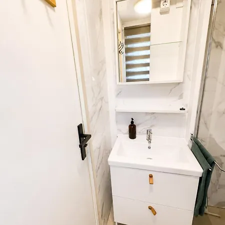 Cozy Wellness Cabin With Home Cinema And Private Jacuzzi ,Sauna And Garden Between Amsterdam Haarlem And Schiphol Airport 別荘