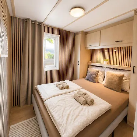 Cozy Wellness Cabin With Home Cinema And Private Jacuzzi ,Sauna And Garden Between Amsterdam Haarlem And Schiphol Airport *