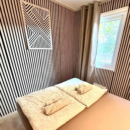 Cozy Wellness Cabin With Home Cinema And Private Jacuzzi ,Sauna And Garden Between Amsterdam Haarlem And Schiphol Airport