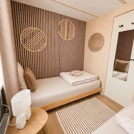 別荘 Cozy Wellness Cabin With Home Cinema And Private Jacuzzi ,Sauna And Garden Between Amsterdam Haarlem And Schiphol Airport