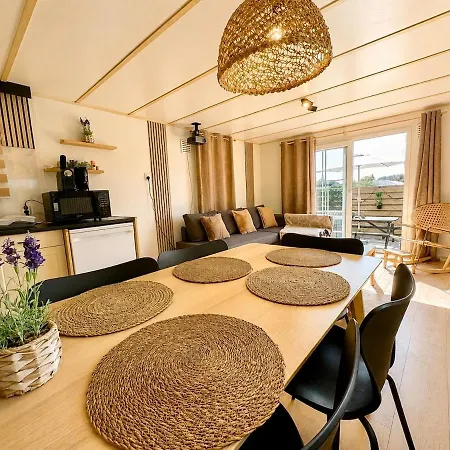 Cozy Wellness Cabin With Home Cinema And Private Jacuzzi ,Sauna And Garden Between Amsterdam Haarlem And Schiphol Airport 別荘 Vijfhuizen