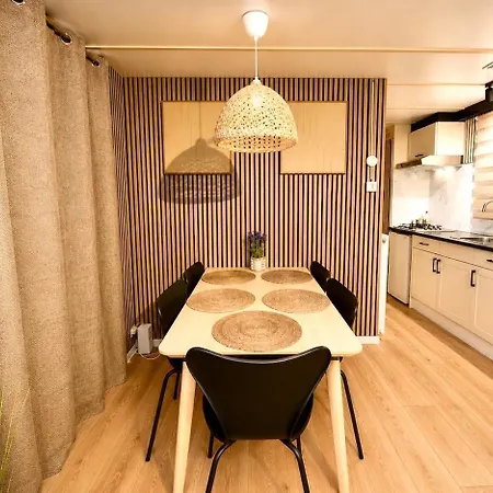 別荘 Cozy Wellness Cabin With Home Cinema And Private Jacuzzi ,Sauna And Garden Between Amsterdam Haarlem And Schiphol Airport *