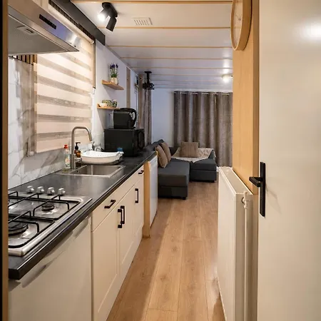 Cozy Wellness Cabin With Home Cinema And Private Jacuzzi ,Sauna And Garden Between Amsterdam Haarlem And Schiphol Airport 別荘 Vijfhuizen