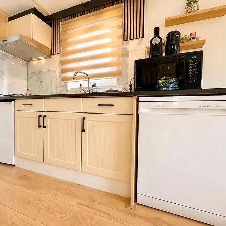 Cozy Wellness Cabin With Home Cinema And Private Jacuzzi ,Sauna And Garden Between Amsterdam Haarlem And Schiphol Airport *