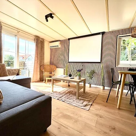 Cozy Wellness Cabin With Home Cinema And Private Jacuzzi ,Sauna And Garden Between Amsterdam Haarlem And Schiphol Airport