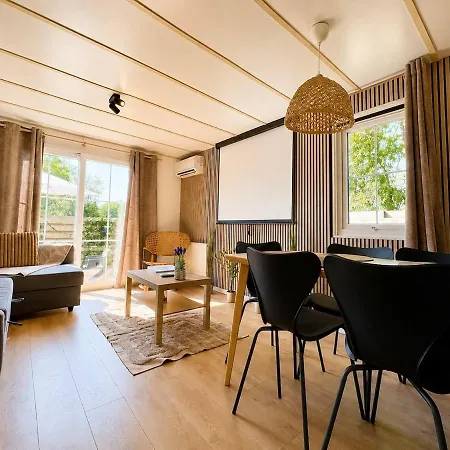 Cozy Wellness Cabin With Home Cinema And Private Jacuzzi ,Sauna And Garden Between Amsterdam Haarlem And Schiphol Airport Vijfhuizen
