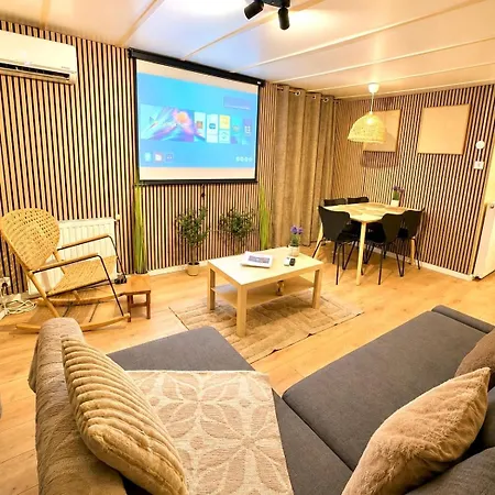 Cozy Wellness Cabin With Home Cinema And Private Jacuzzi ,Sauna And Garden Between Amsterdam Haarlem And Schiphol Airport Vijfhuizen