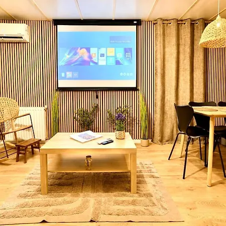 Cozy Wellness Cabin With Home Cinema And Private Jacuzzi ,Sauna And Garden Between Amsterdam Haarlem And Schiphol Airport *