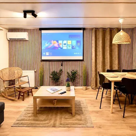 Cozy Wellness Cabin With Home Cinema And Private Jacuzzi ,Sauna And Garden Between Amsterdam Haarlem And Schiphol Airport * Vijfhuizen