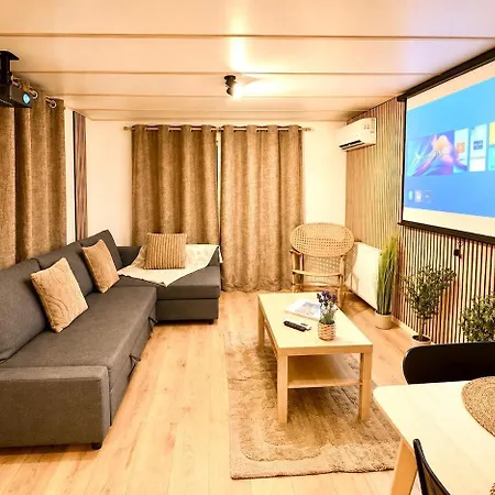 Cozy Wellness Cabin With Home Cinema And Private Jacuzzi ,Sauna And Garden Between Amsterdam Haarlem And Schiphol Airport